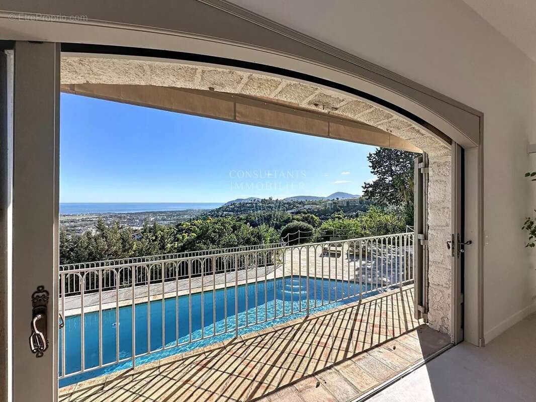 Maison à MANDELIEU-LA-NAPOULE