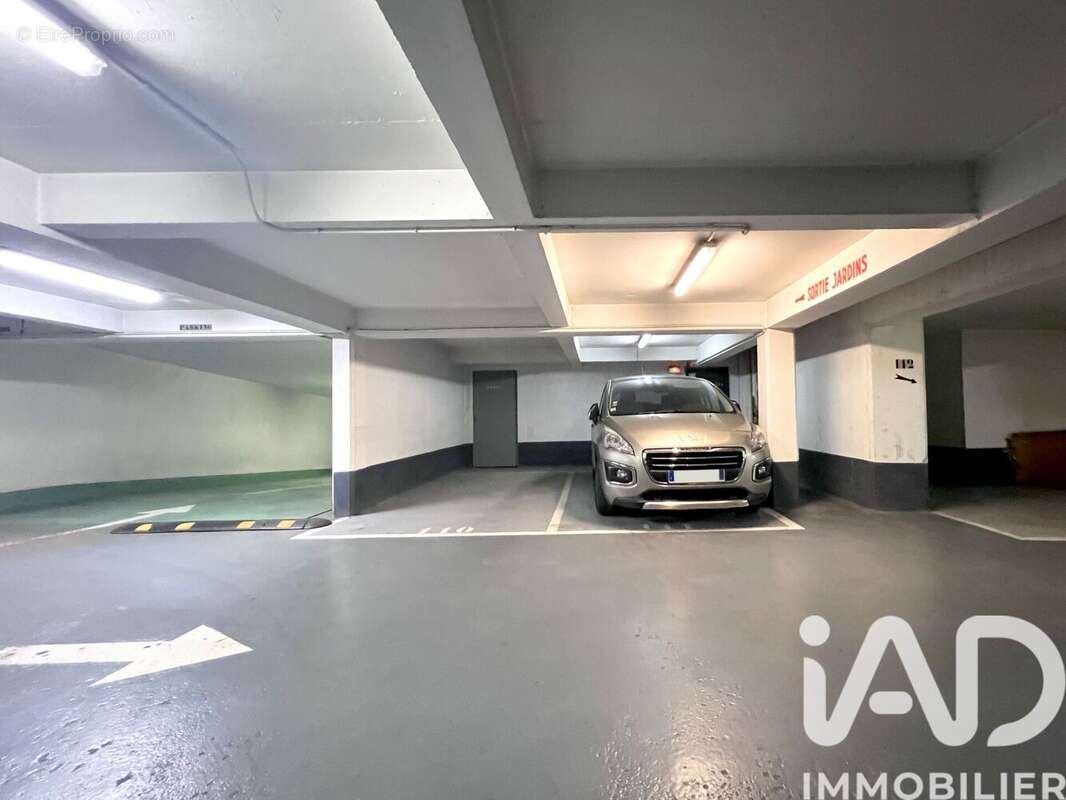 Photo 3 - Parking à PARIS-15E