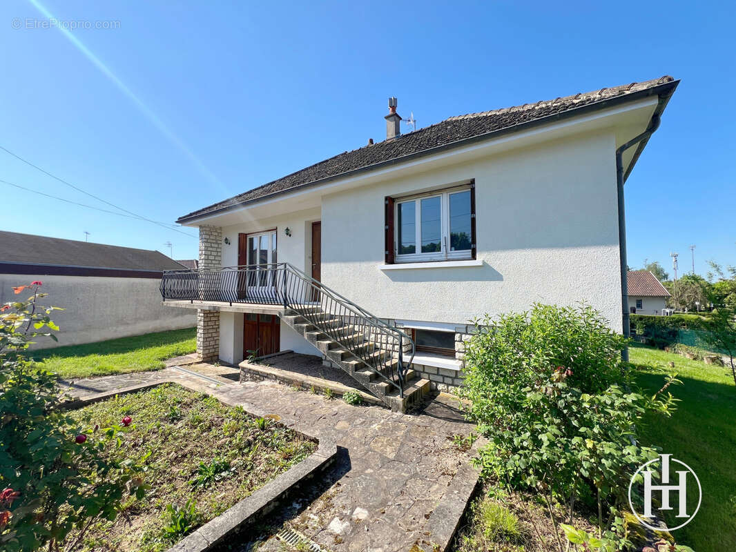 Maison à SAINT-AMAND-MONTROND