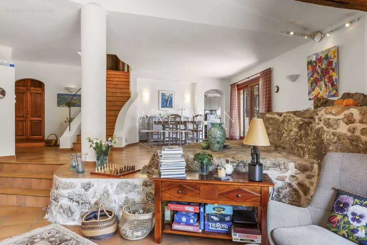 Maison à TOURRETTES-SUR-LOUP