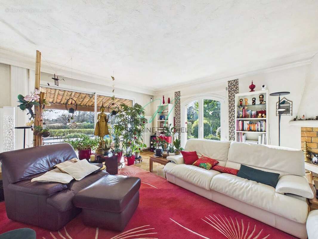 Maison à ROQUEFORT-LES-PINS