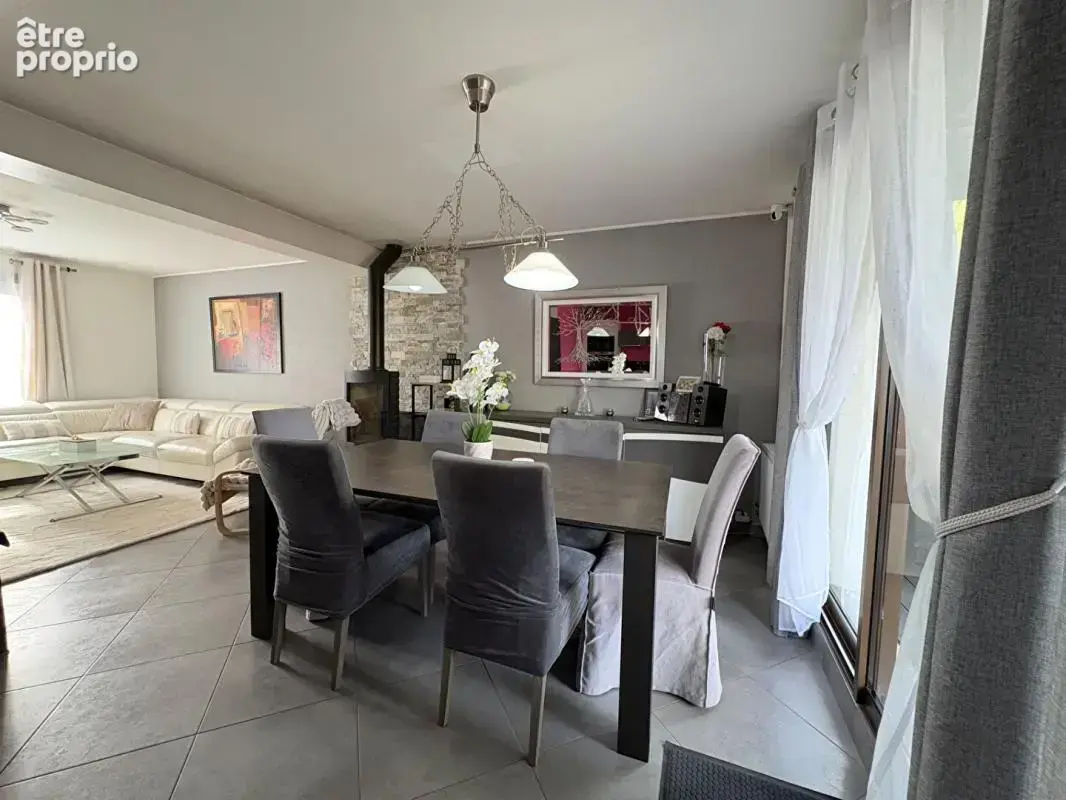 Maison familiale ,idéalement située en parfait état - photo 4