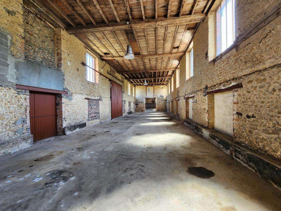 Commerce à CORMENON