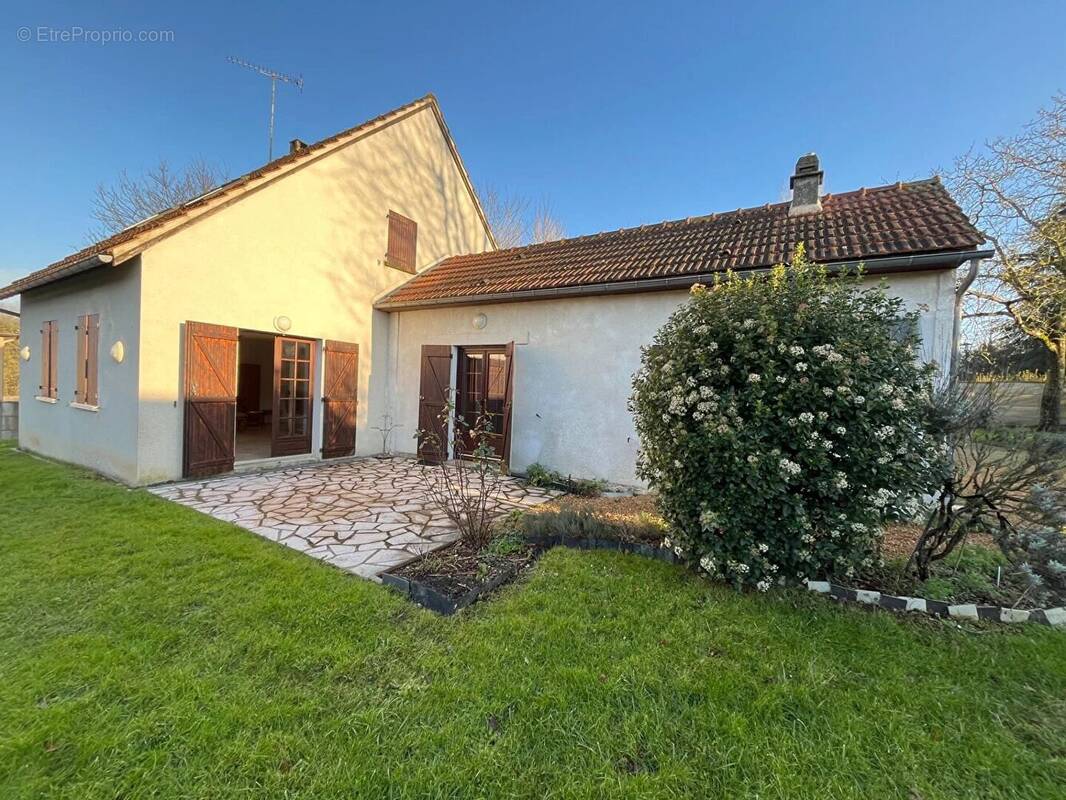 Maison à MONDONVILLE-SAINT-JEAN