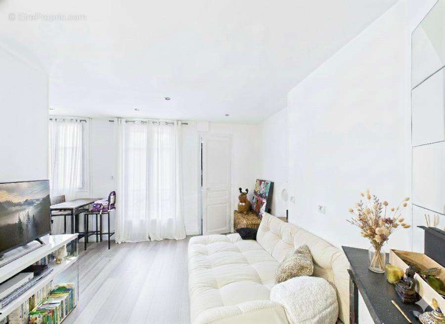 Appartement à COURBEVOIE