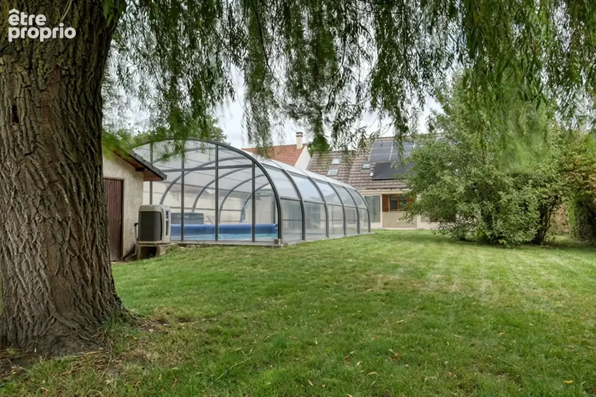 Maison 9 pieces - 5 chambes - bureau - piece de sport - terrain de 850m2 avec piscine. - photo 4
