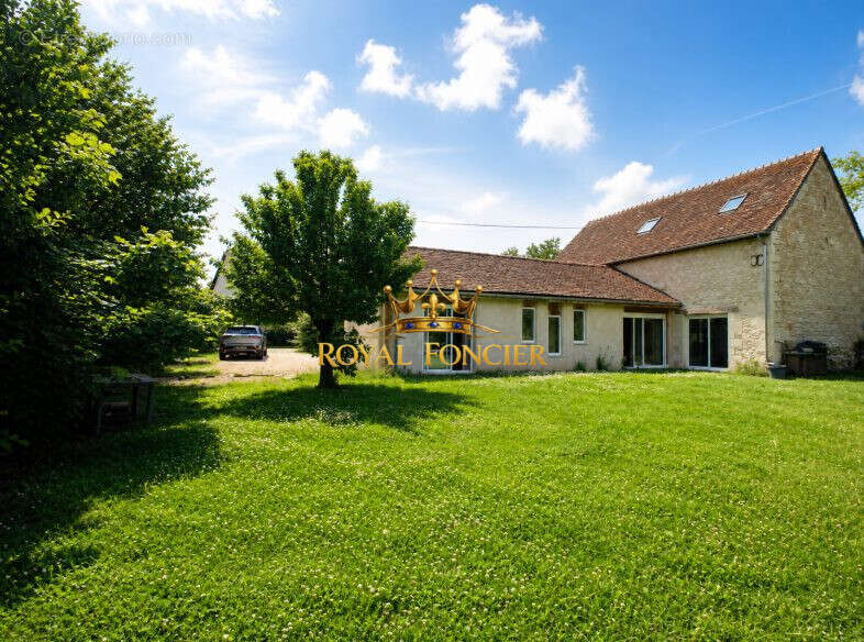 Maison 165 m² à Dange-Saint-Romain  - photo 2
