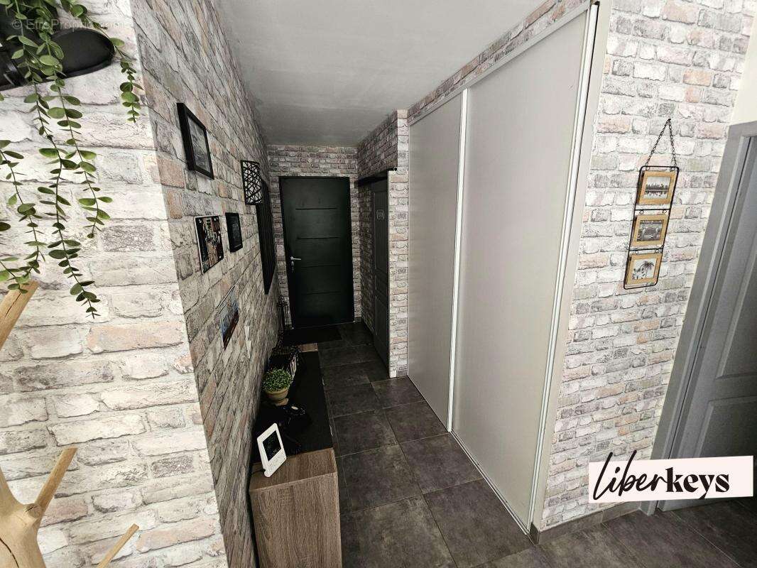 AMPUS (83) Maison de 134 m²  Garage double  sur 1200 m² de terrain plat, piscinable,  clôturé et arboré - photo 11