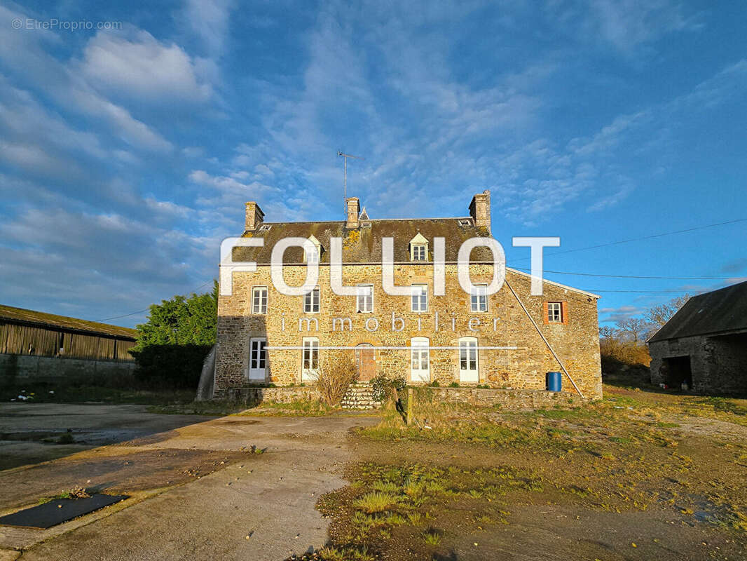 Maison à SAINT-SAUVEUR-DE-PIERREPONT