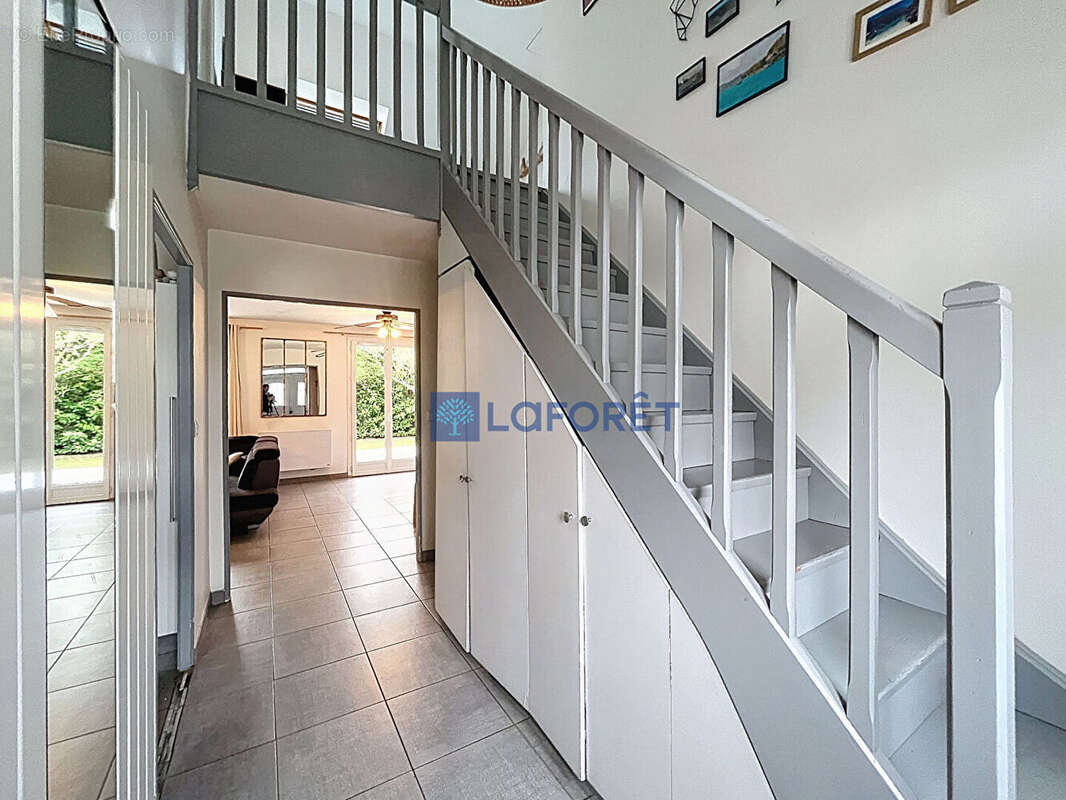 Maison 6 pièces 4 chambres - Quartier des fleurs - SAINT-PIERRE-DU-PERRAY - photo 9