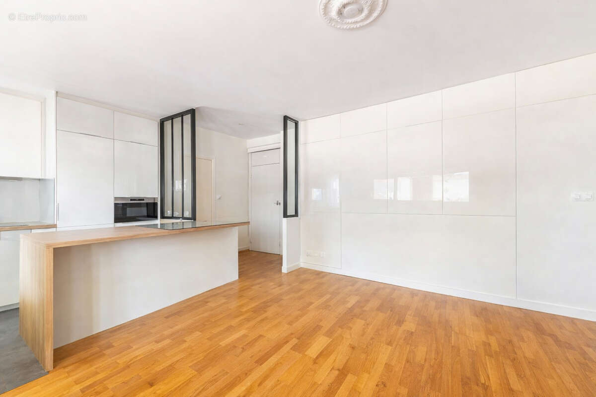 Appartement à LA GARENNE-COLOMBES