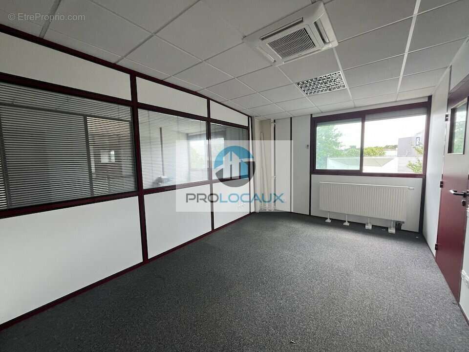1700 m² à Lacroix-Saint-Ouen  - photo 3