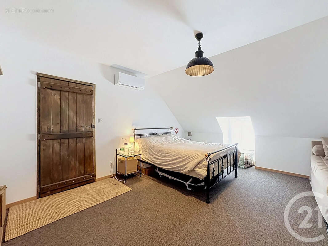 Maison 160 m² à Clery-Saint-Andre  - photo 11
