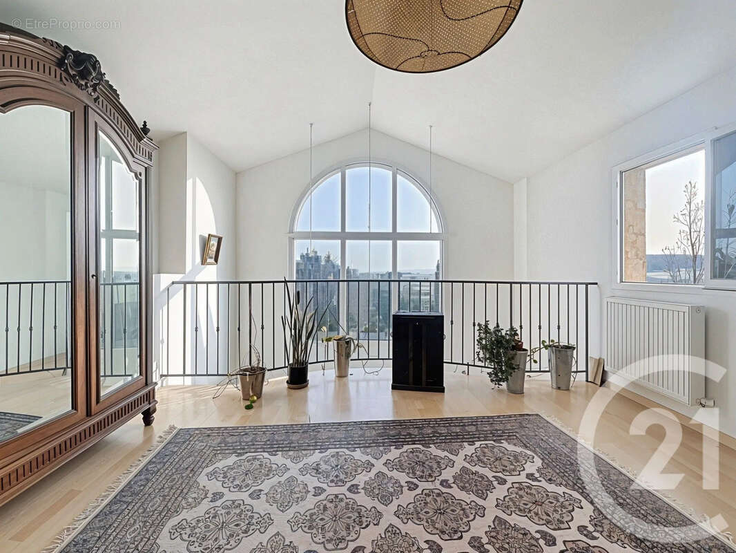 Maison à SAINT-CYR-SUR-LE-RHONE