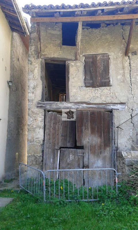 Terrain à CHAPAREILLAN