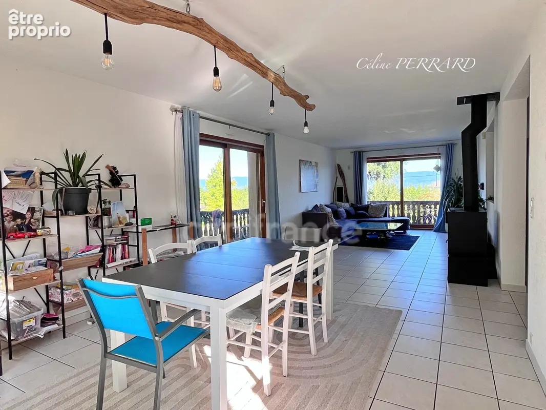 Maison SCIEZ (74), Maison 4 chambres avec piscine et vue lac - sous-sol, double garage, terrain, calme. Un cadre de vie très agr - photo 9
