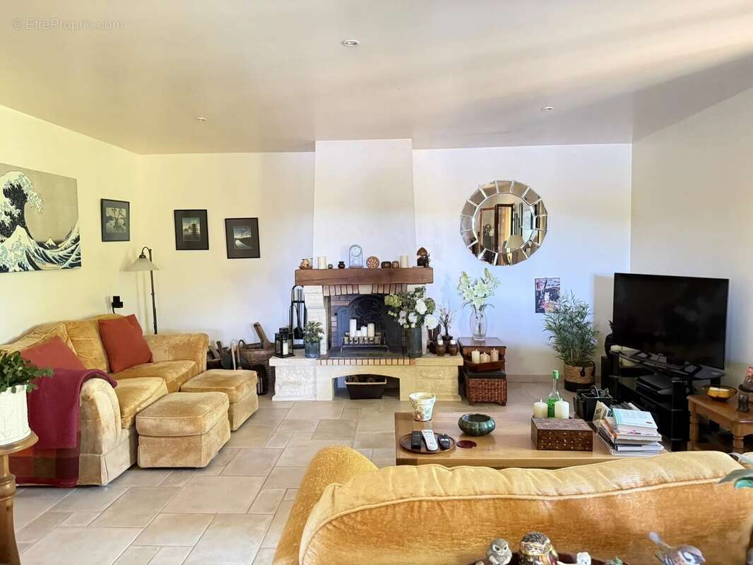 Maison Contemporaine avec Piscine et Près d’un Hectare de Terrain - photo 5