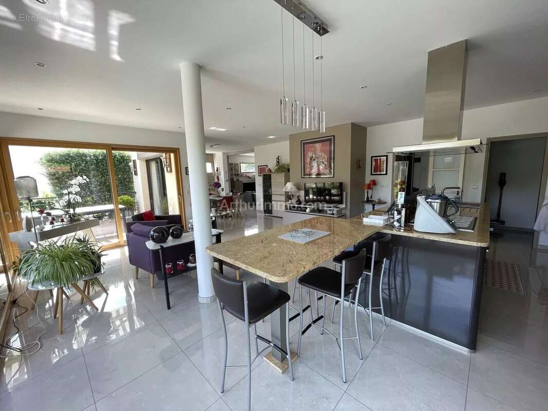 Maison à SOISY-SUR-SEINE