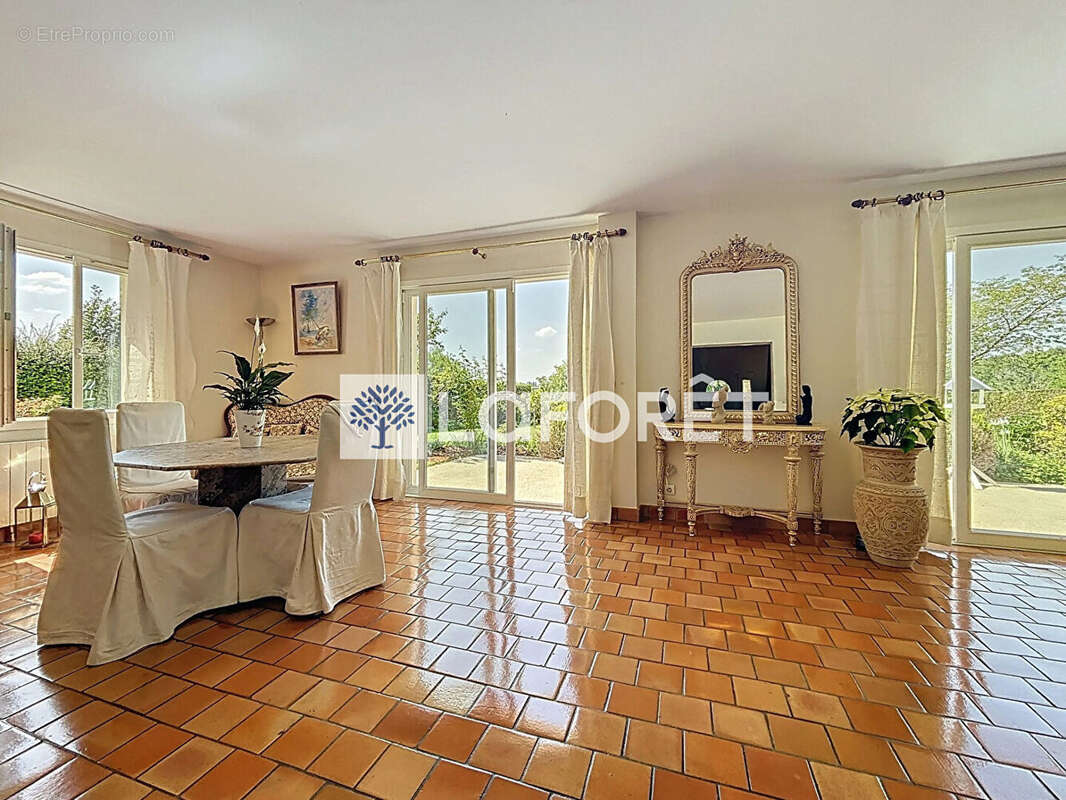 Maison à SAINT-NOM-LA-BRETECHE