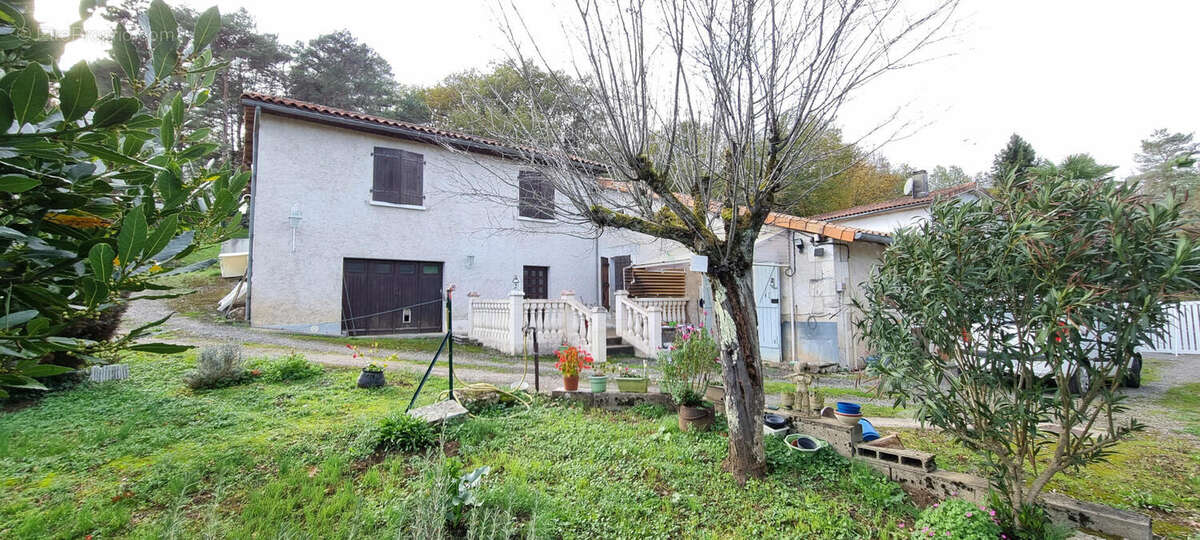 20251105_145032 - Maison à JAVERLHAC-ET-LA-CHAPELLE-SAINT-ROBERT