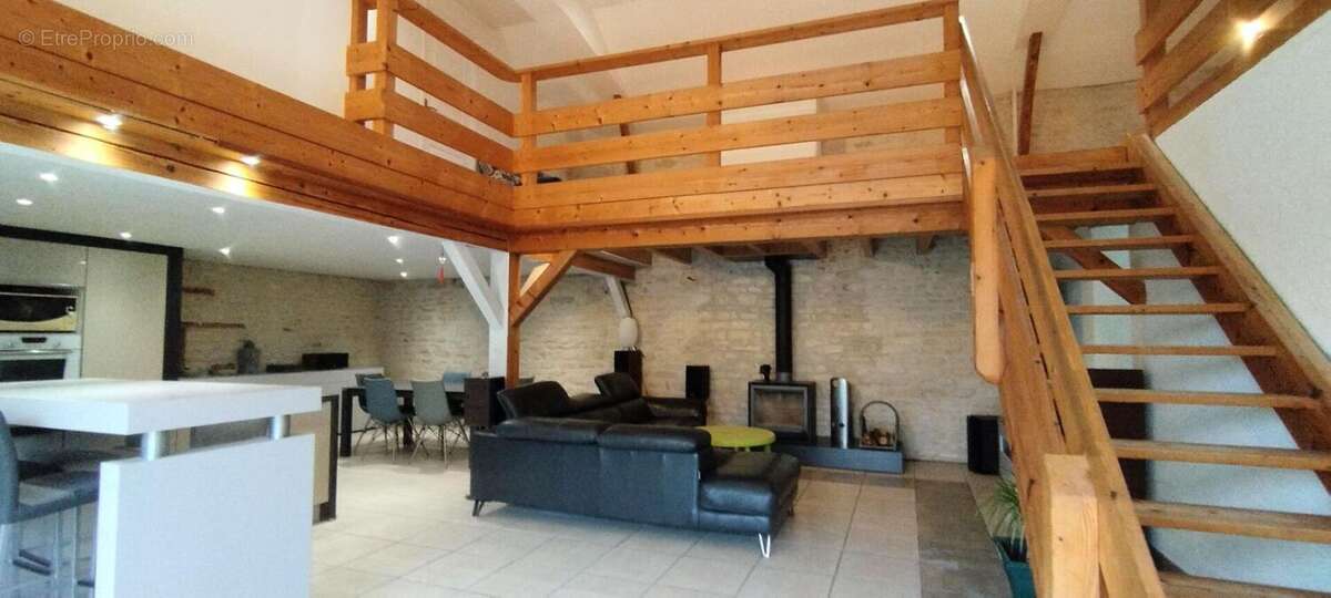 Neuville de Poitou - Secteur Bellefois - Maison 4 chambres (possibilité 5) + 1 studio indépendant à rénover de 34m2) - photo 8