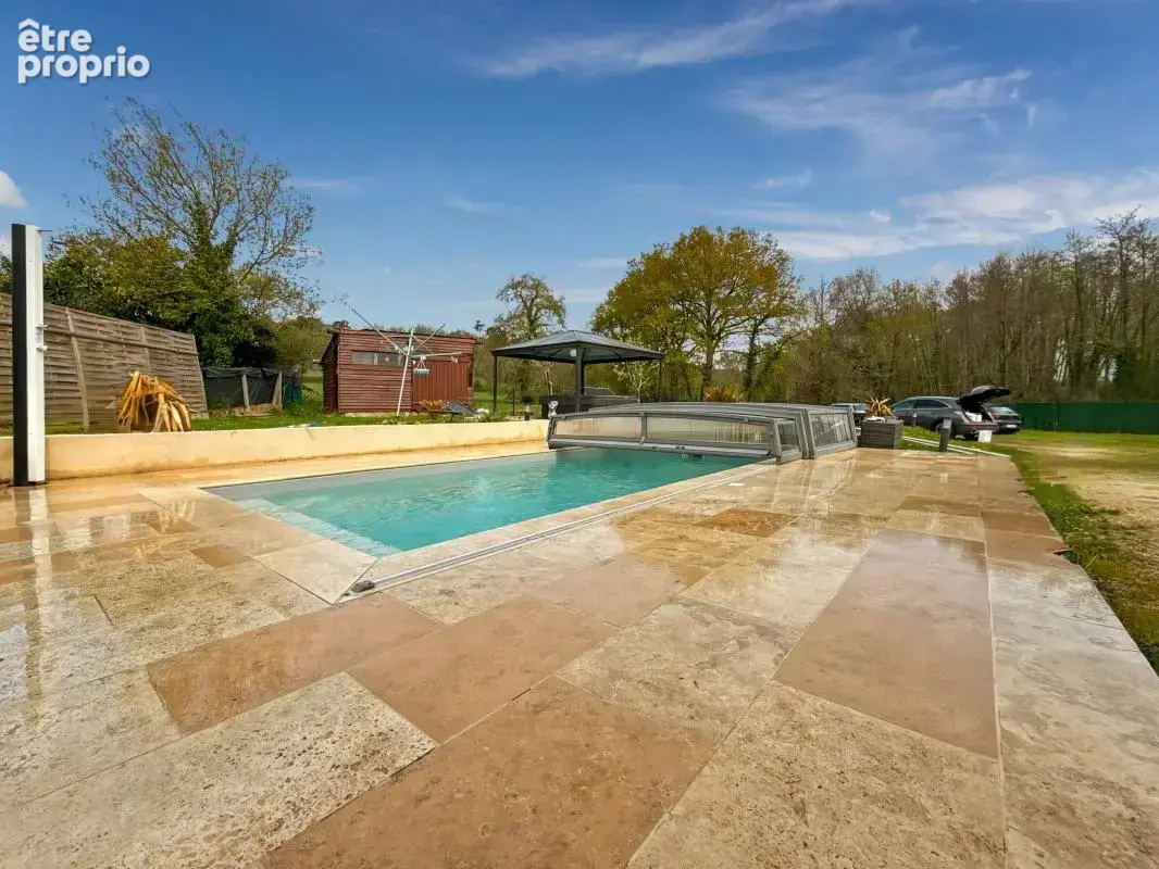  À VENDRE – DOUZILLAC (24190) Maison rénovée avec piscine – 156 m² habitables – Terrain clos de 1 326 m² – 195 000€ FAI - photo 3