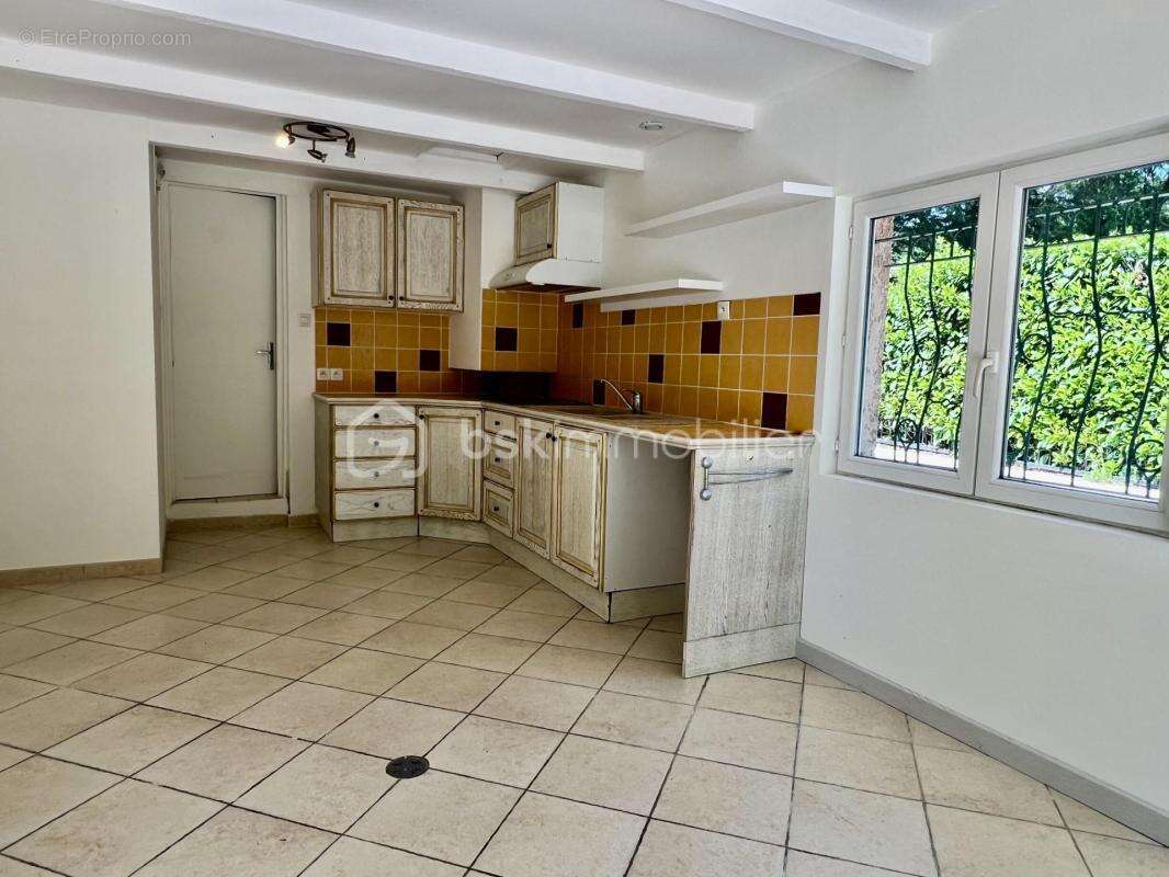 Maison à BAGNOLS-EN-FORET