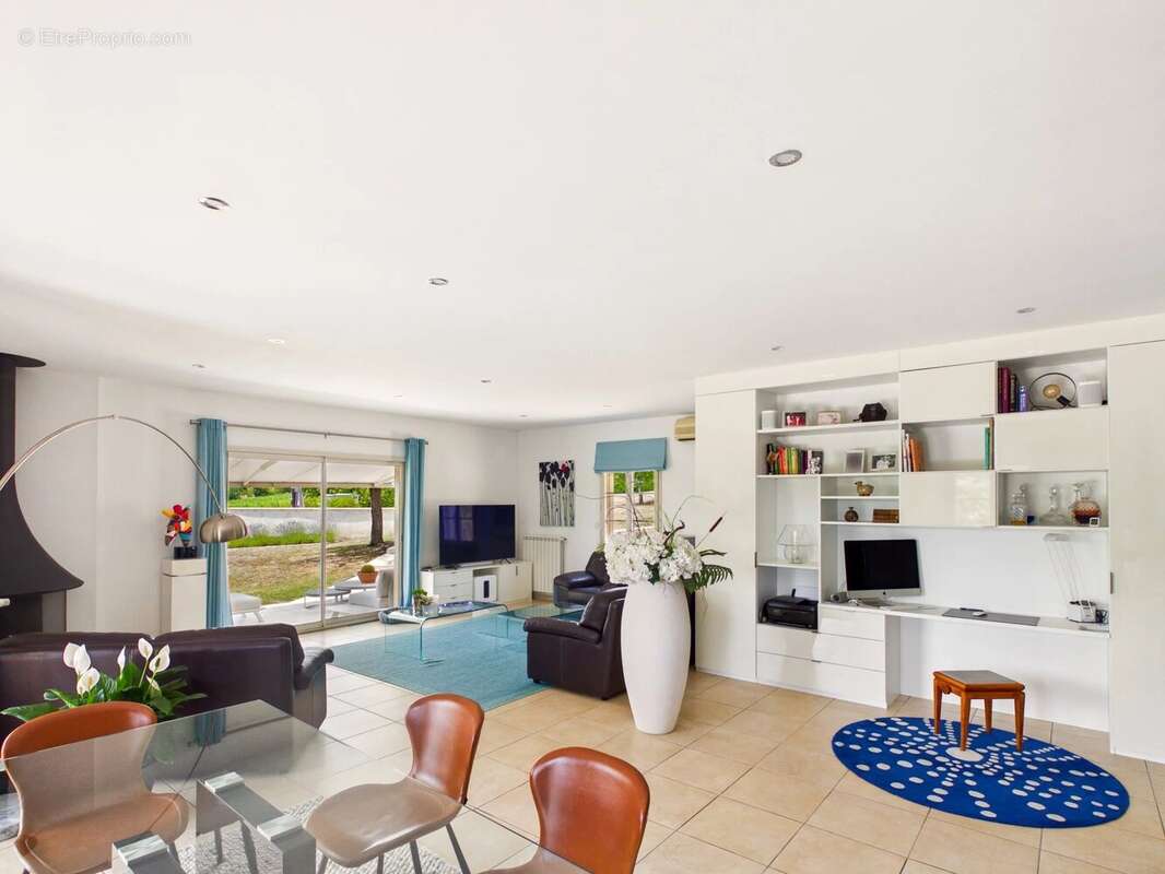 Superbe Villa Contemporaine avec Piscine, Vue Panoramique et Excellente Performance Énergétique - photo 4