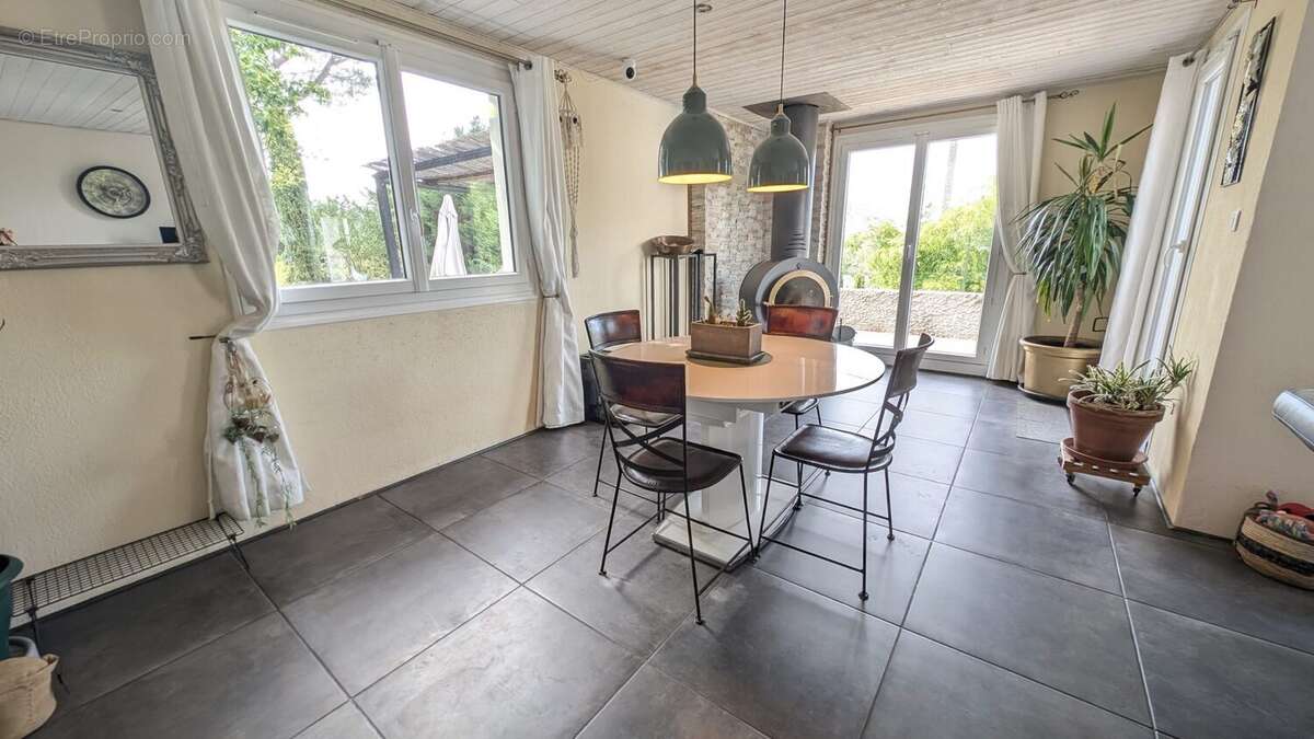 Maison 184 m² à Les Martres-De-Veyre  - photo 5