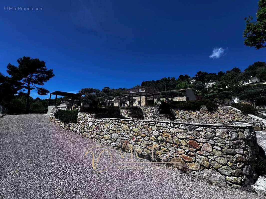 Maison à TOURRETTES-SUR-LOUP