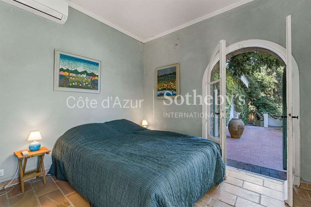 Théoule-sur-Mer – Villa provençale de 180 m² avec vue mer panoramique, piscine et hammam - photo 10