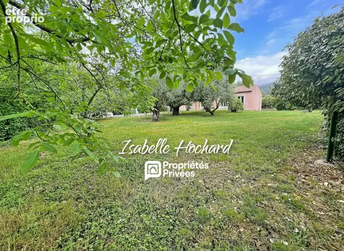 Maison familiale avec piscine, grands volumes et fort potentiel. Terrain 1 982 m² - photo 15
