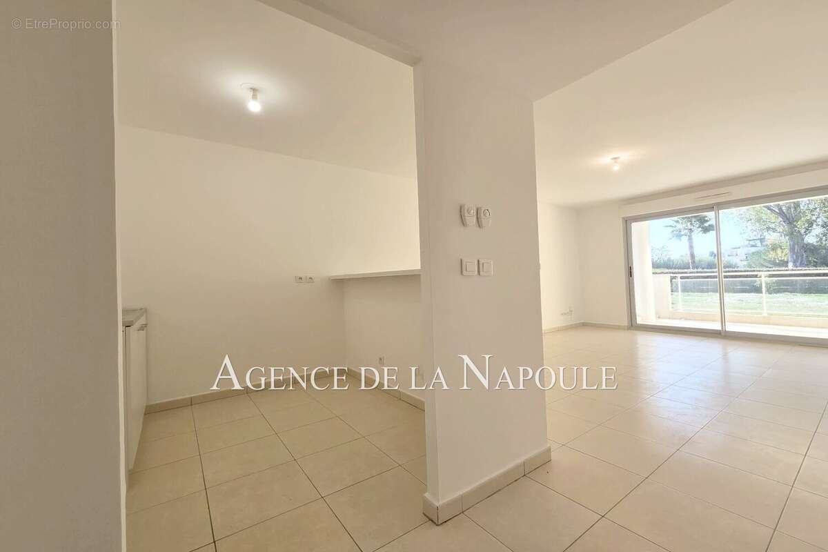 Appartement à MANDELIEU-LA-NAPOULE