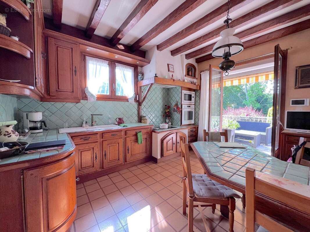   - Maison à VAULX-EN-VELIN