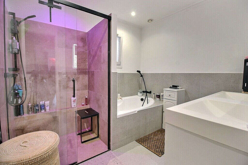 Maison à ROQUEBRUNE-SUR-ARGENS