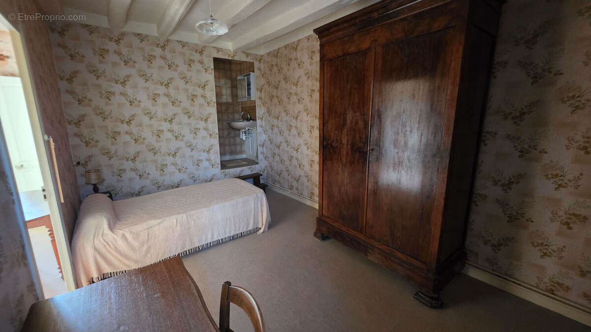 Maison à YZEURES-SUR-CREUSE