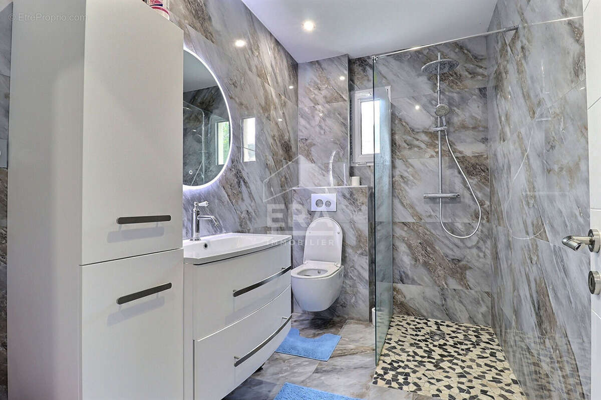 Maison à ORMOY-LA-RIVIERE