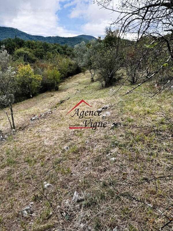 Terrain à MEYRANNES