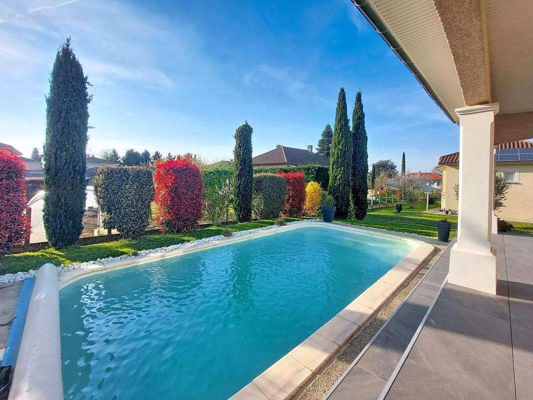 Maison à SAINT-BONNET-DE-MURE