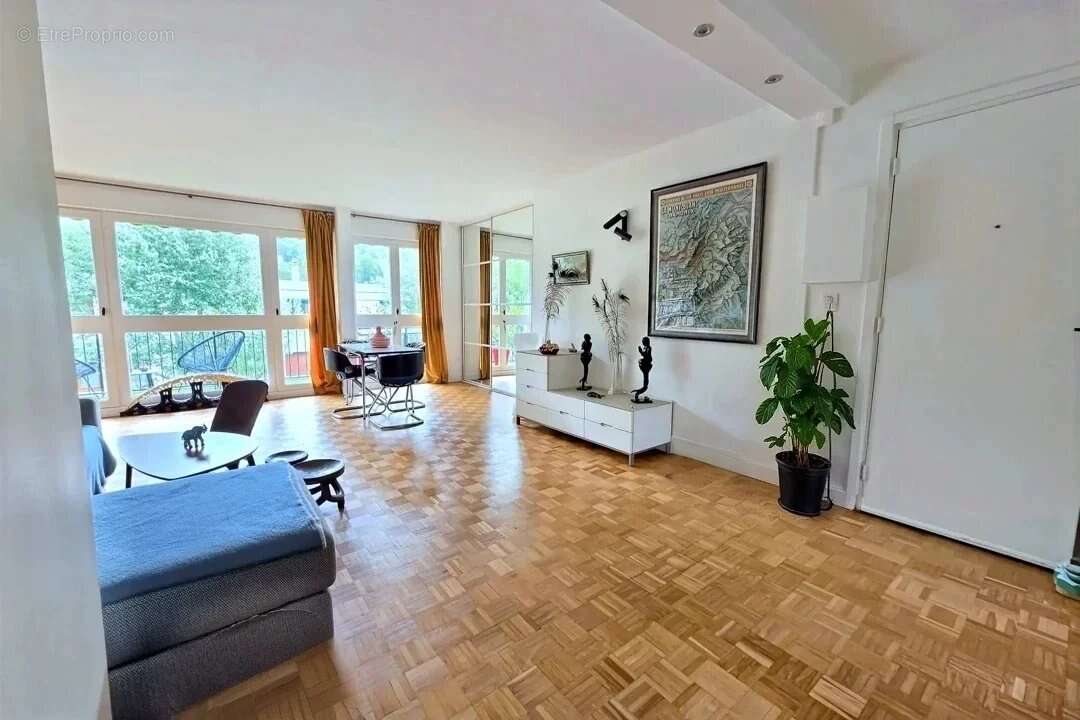 Appartement à BOUGIVAL