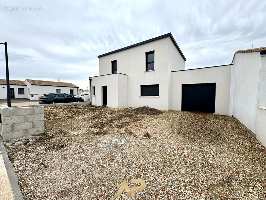 Maison à AIGREFEUILLE-D'AUNIS