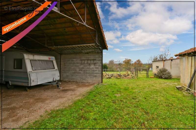 Maison à rénover avec atelier, grange et dépendances – Chemilly (03) - photo 15