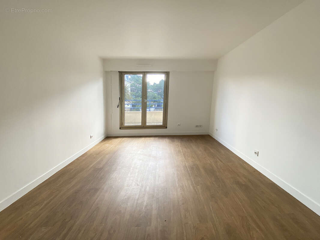 Appartement à LA GARENNE-COLOMBES
