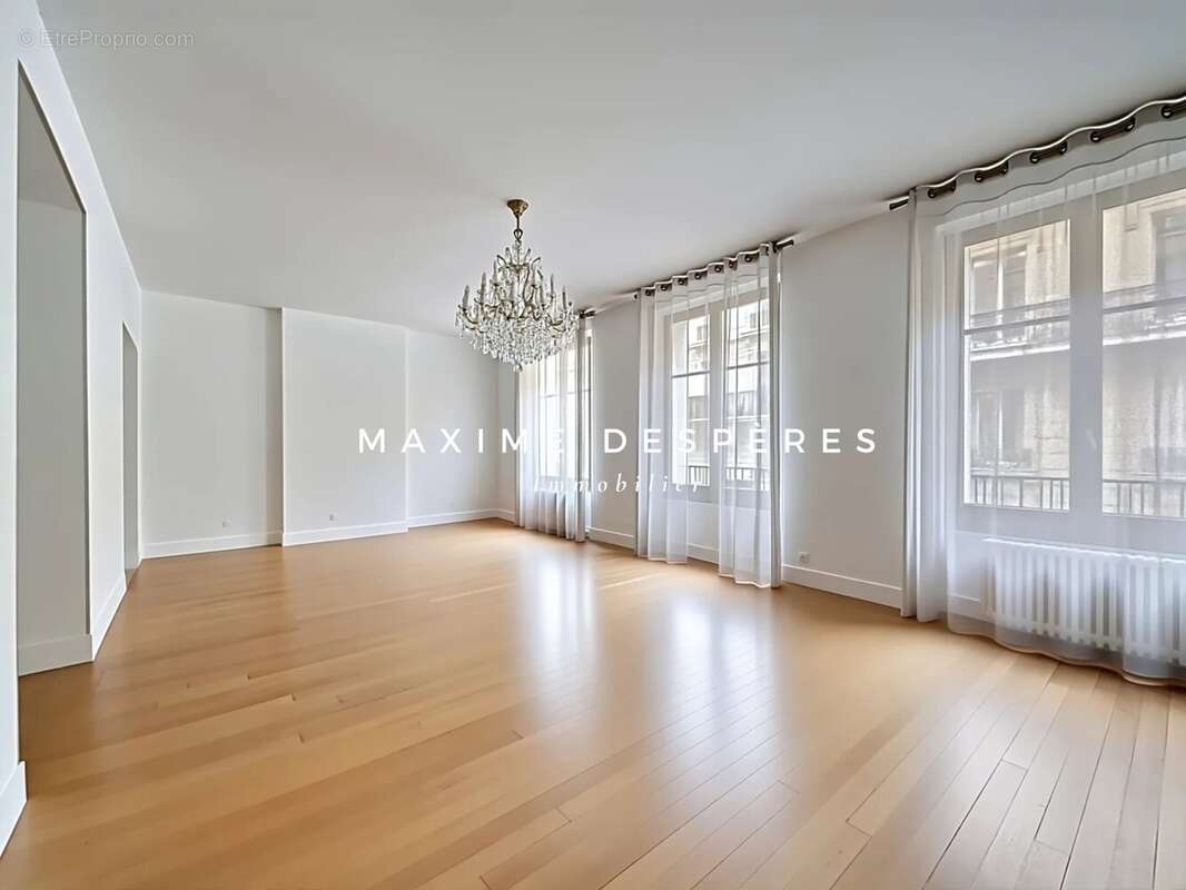 Appartement à PARIS-16E