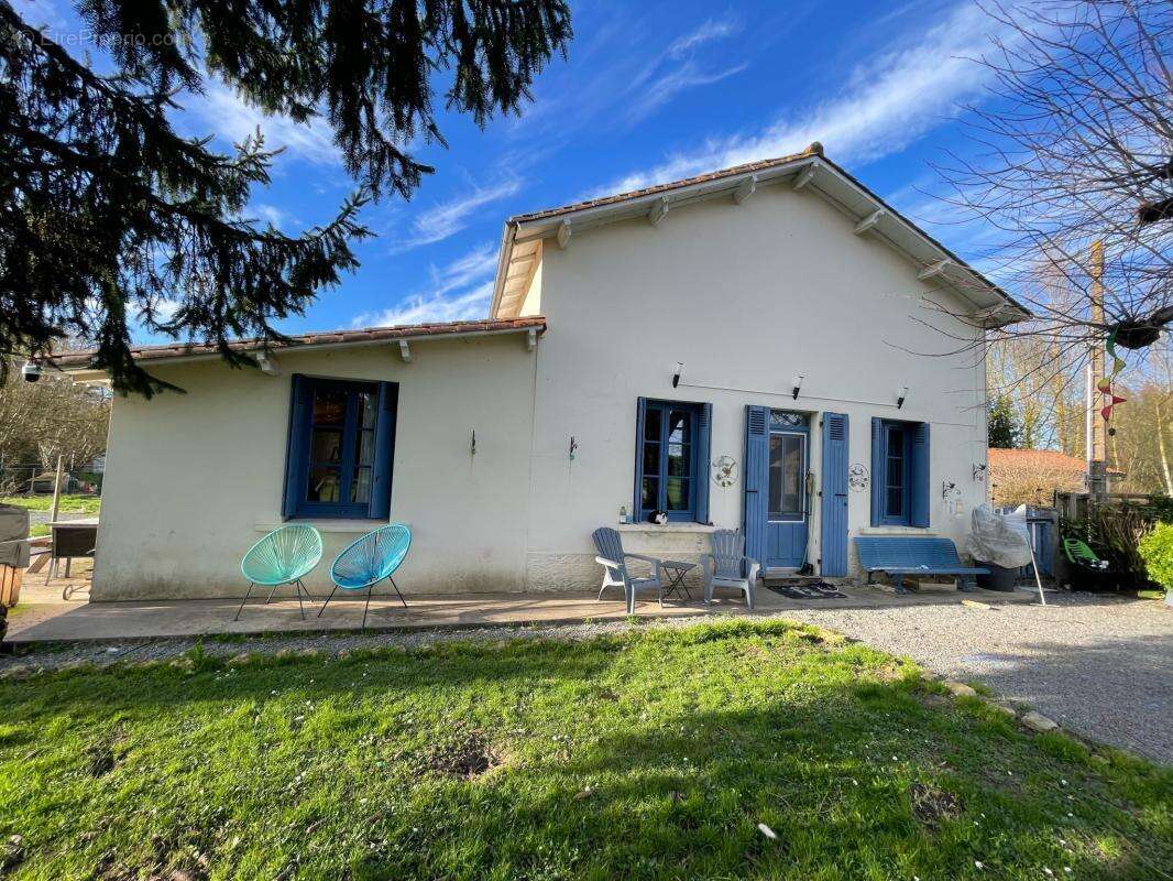 Maison à CHEF-BOUTONNE