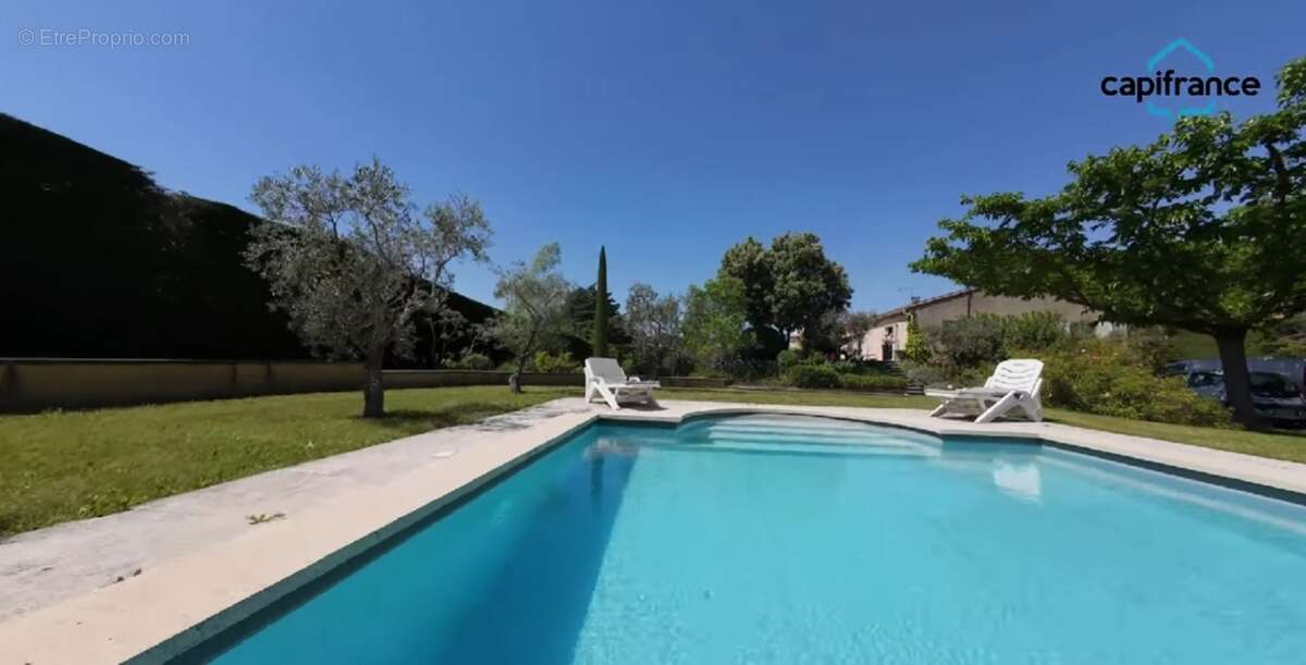 LES TAILLADES, maison individuelle de plain pied  de 210 m2, en campagne,  4 chambres, sur un terrain de 2900 m2 environ, piscin - photo 5
