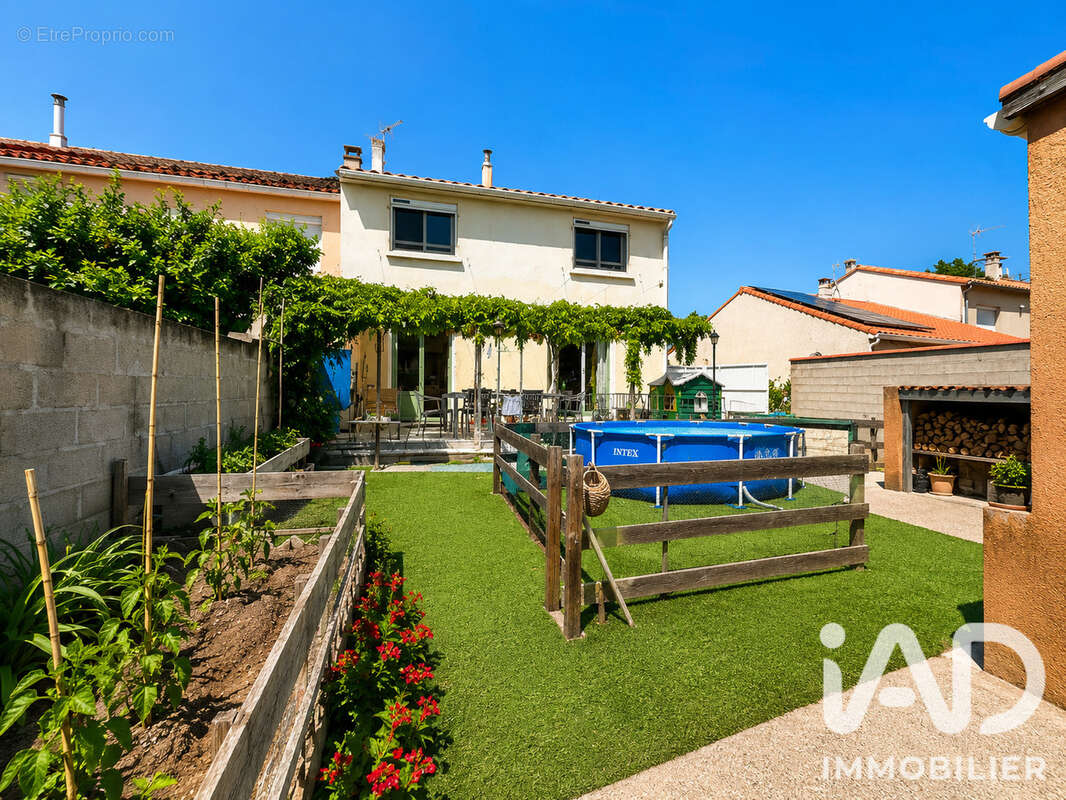 Maison 167 m² à Sainte-Marie  - photo 2