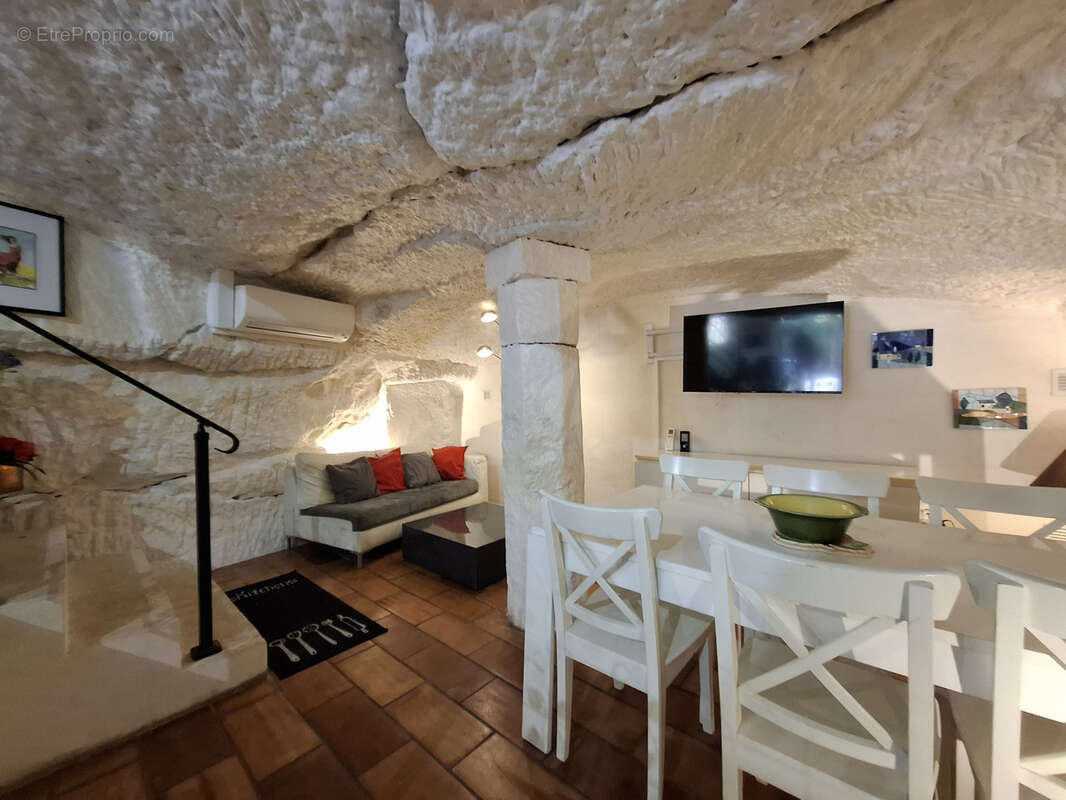 Maison à FONTVIEILLE