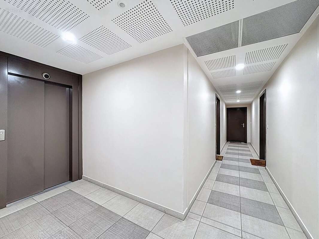Très beau T2 46m2 + terrasse de 13m2 et 2 places de stationnements - photo 10