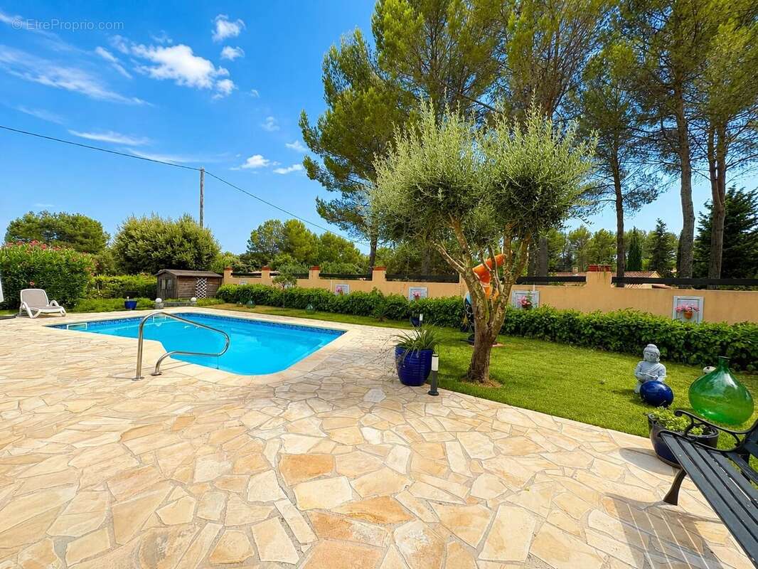 Vidauban – Élégante villa de plain-pied de 140 m² avec piscine sur un terrain de plus de 2 550 m² - photo 3